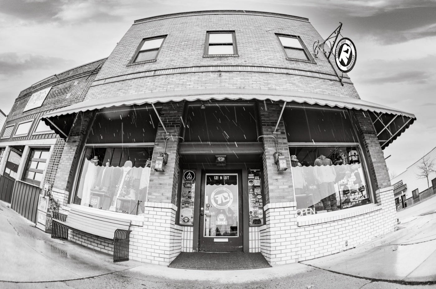 Black and white photo of a diner with a prominent 'R' sign on the roof.